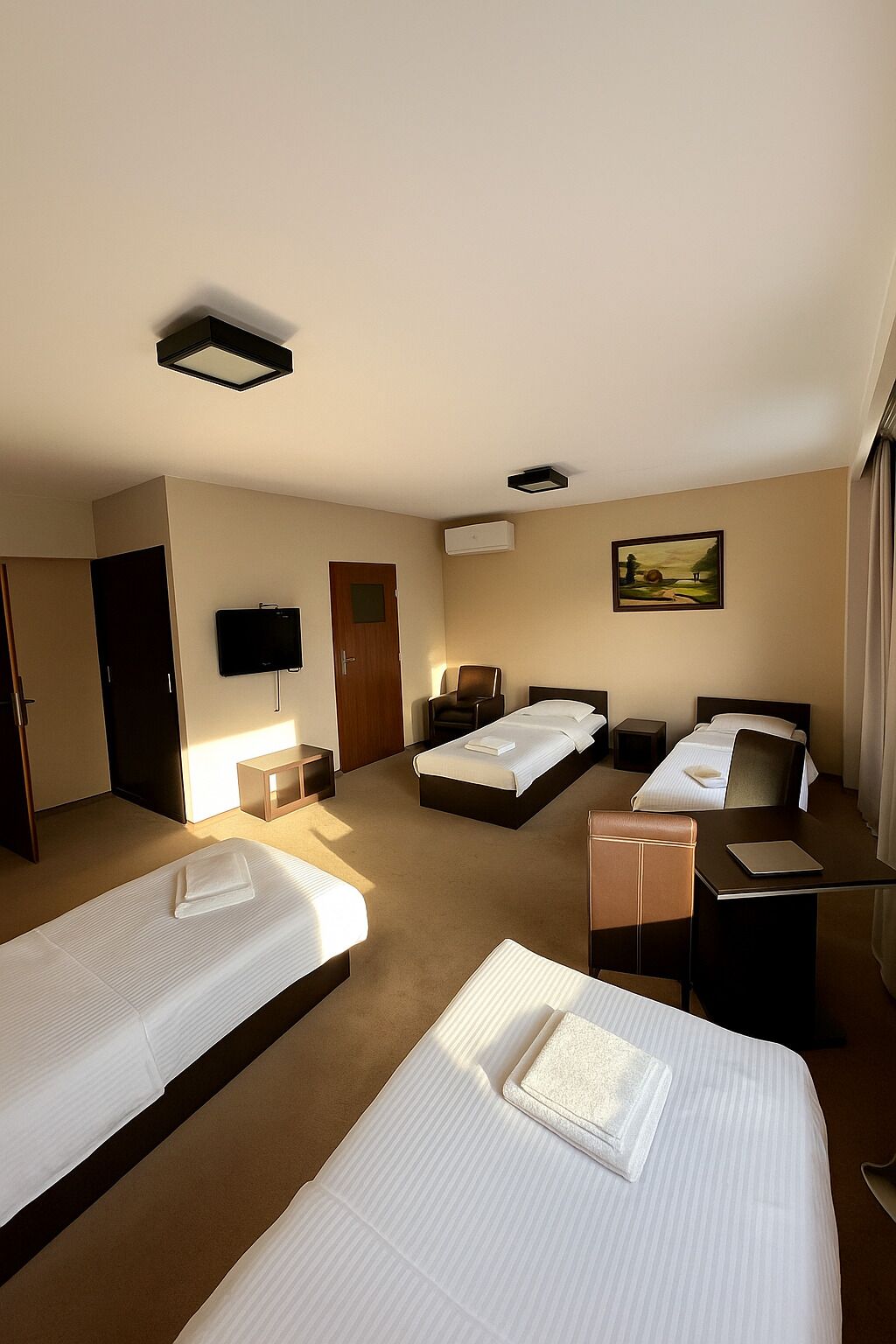 Quadruple Room | Free WiFi, bed sheets