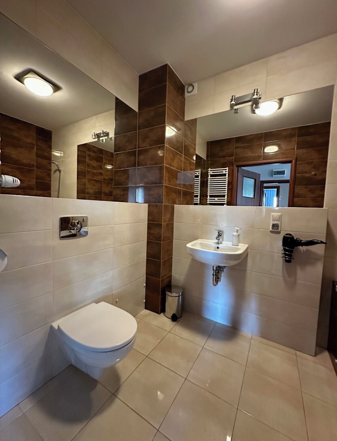 Double Room | Bathroom | Free toiletries, hair dryer, towels, soap