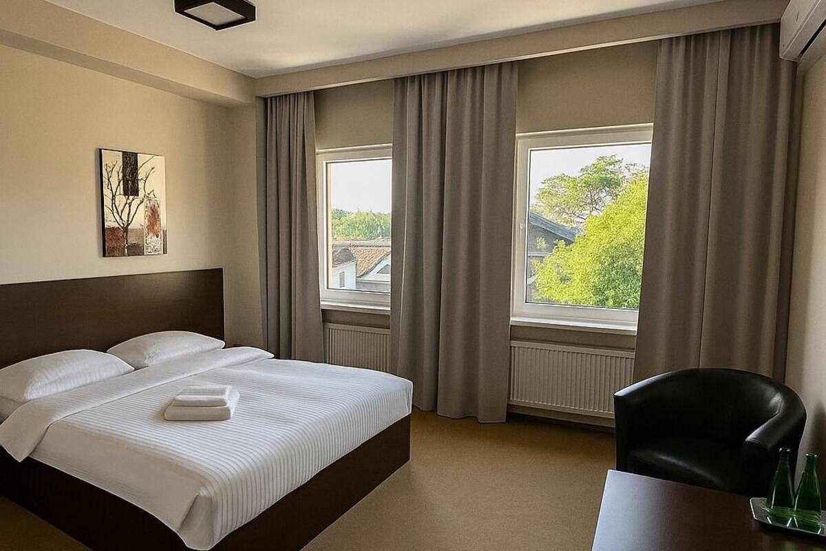 Double Room | WiFi (free), bed sheets