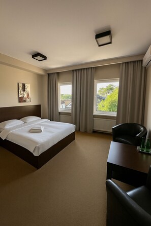 Double Room | Desk, laptop workspace, free WiFi