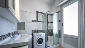 Shower, hair dryer, bidet, soap - YiD penthouse Torregalli (Scandicci)