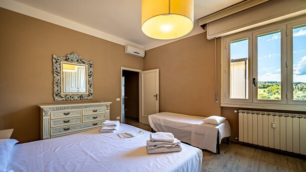 Iron/ironing board, travel cot, free WiFi - YiD penthouse Torregalli (Scandicci)