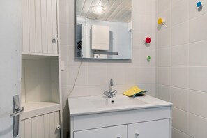 Ducha y artículos de higiene personal gratuitos