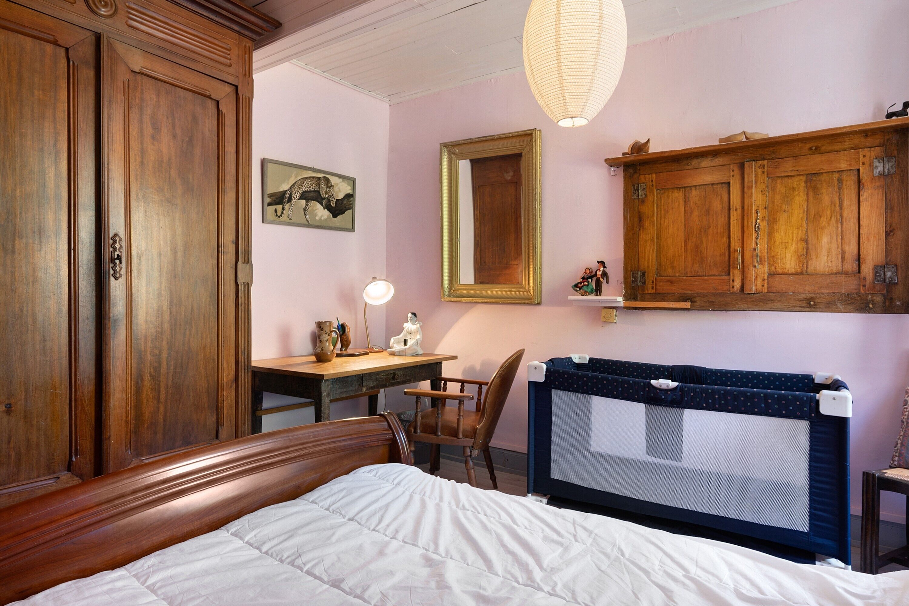 3 chambres, fer et planche à repasser