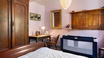 3 chambres, fer et planche à repasser