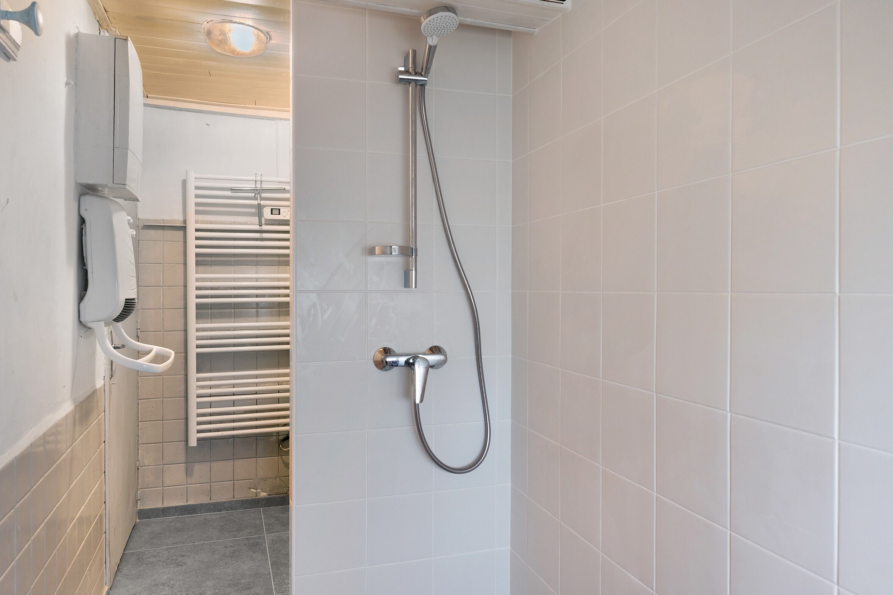 Douche, articles de toilette gratuits