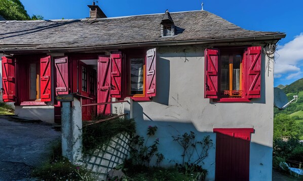 Exterior detail - Holiday Home 'Casa De Hilhou, Vallée Du Biros' - In the Heart of the Village in the Mountains (Sentein)