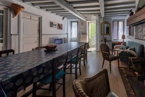 Dining - Holiday Home 'Casa De Hilhou, Vallée Du Biros' - In the Heart of the Village in the Mountains (Sentein)