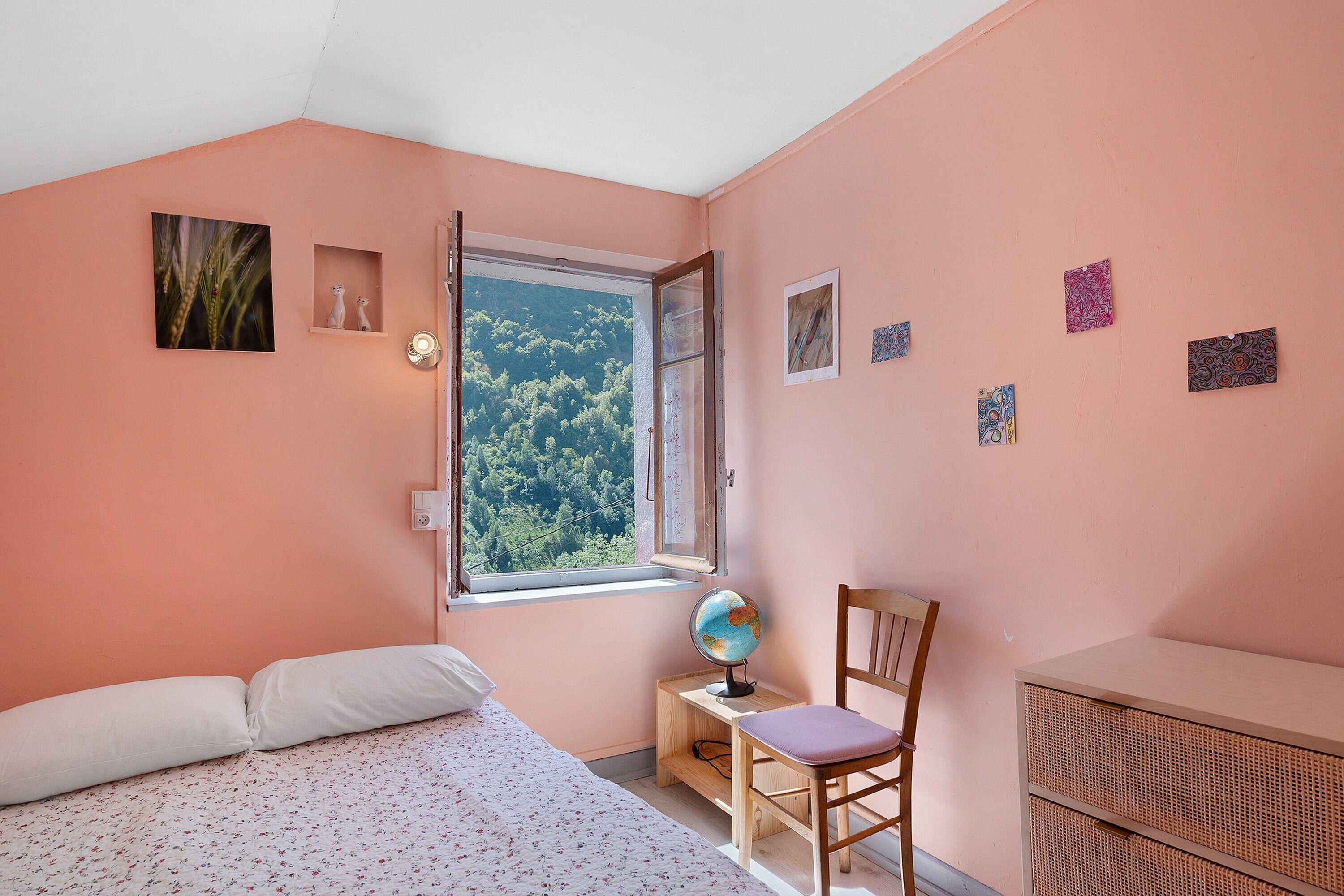3 bedrooms, iron/ironing board