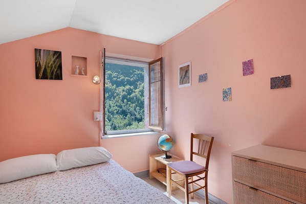 3 bedrooms, iron/ironing board