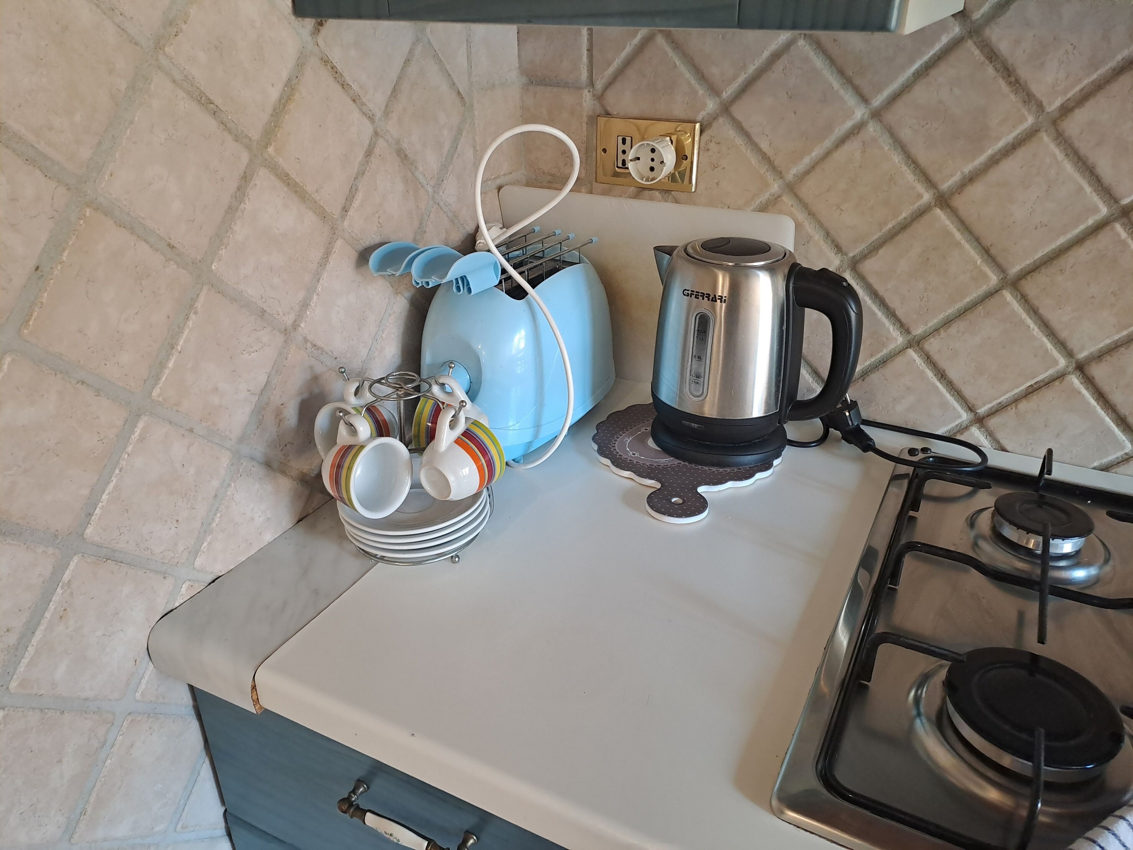 Ugn, spishäll och diskmaskin