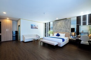 In-room safe, desk, blackout curtains, free WiFi - Sandals Star Hotel (Duc Trong)