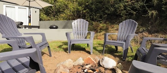 Charming 4-bedroom house in Kilmuckridge, walking distance to a beautiful beach