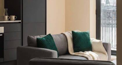 Bright Apartment Near Birmingham & Solihull
