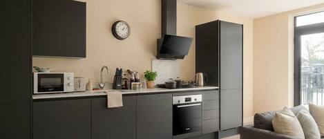 Refrigerador, microondas, horno y parrilla de estufa