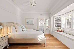 3 bedrooms, desk, iron/ironing board, travel cot