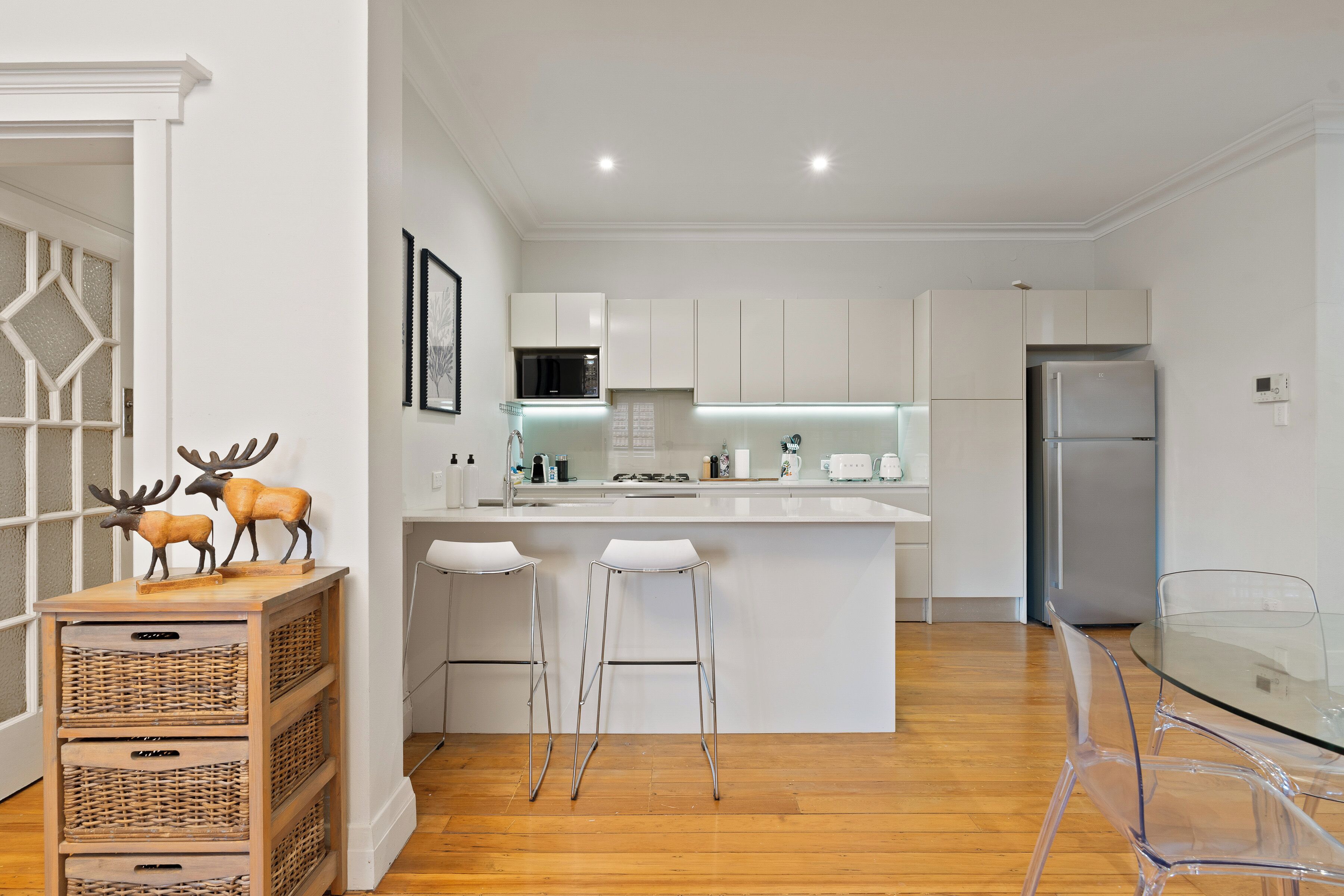 Frigorifero, microonde, forno, piano cottura