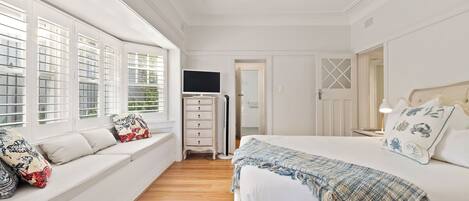 2 bedrooms, iron/ironing board, travel cot, free WiFi