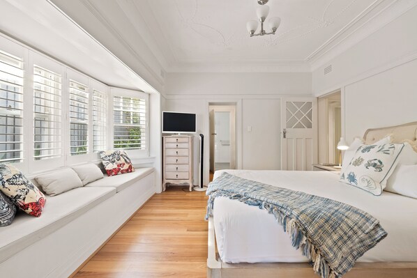 2 bedrooms, iron/ironing board, travel cot, free WiFi