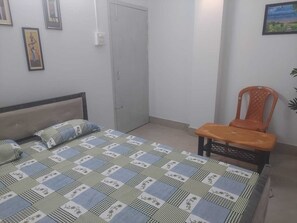 4 bedrooms, iron/ironing board, WiFi, bed sheets - A cozy home away from home - R R HOMESTAY (Guwahati)