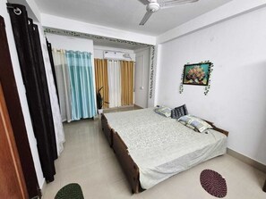 4 室のベッドルーム、アイロン / アイロン台、WiFi、ベッドシーツ
