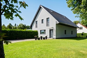 Exterior - Haus VierSeen - Family-friendly vacation home between Müritz & Fleesensee (Walow)
