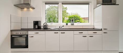 Four à micro-ondes, un four, surface de cuisson, cafetiÚre-théiÚre