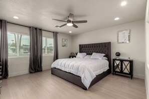 4 室のベッドルーム、アイロン / アイロン台、WiFi (無料)、ベッドシーツ