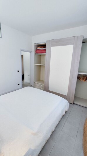 Iron/ironing board, travel crib, free WiFi, bed sheets