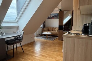 Kühlschrank, Ofen, Herdplatte, Wasserkocher