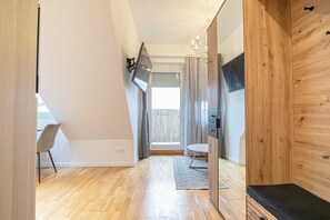 1 bedroom, WiFi, bed sheets - Light-Filled Vienna Studio, Perfect for 2 Guests (Vienna)