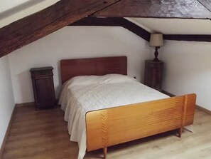 4 bedrooms, WiFi, bed sheets