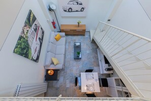 Business Apartment | Living area | 30-cm TV with satellite channels