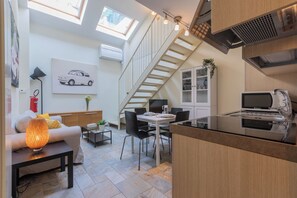 Business Apartment | Living area | 30-cm TV with satellite channels - Grossi Turin Lofts by Wonderful Italy (Turin)