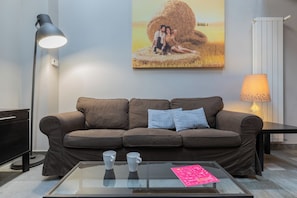 Basic Apartment | Living room