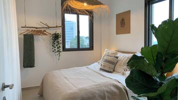 Apartment, Balcony, Sea View | Bahagian dalam