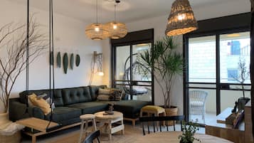Apartment, Balcony, Sea View | Bahagian dalam