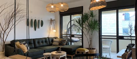 Apartment, Balcony, Sea View | Interior