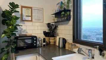 Apartment, Balcony, Sea View | Private kitchen