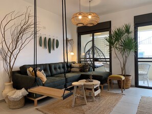 Apartment, Balcony, Sea View | Living area