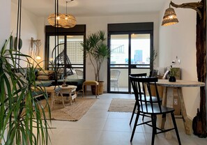 Apartment, Balkon, Meerblick | Innenbereich