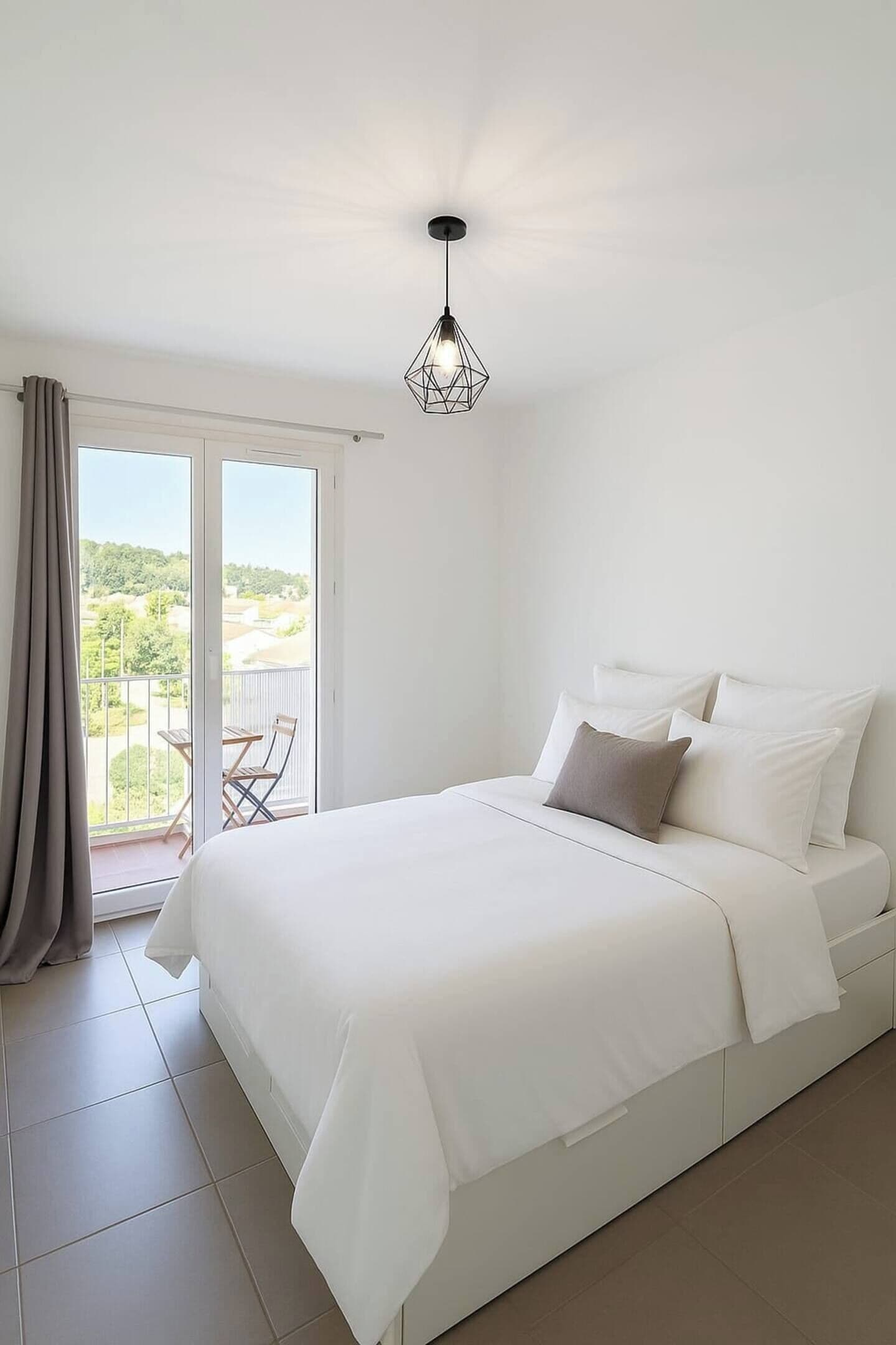 1 bedroom, bed sheets