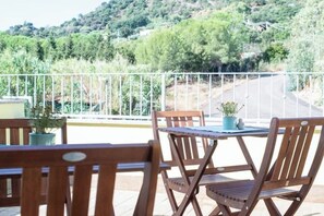 屋外ダイニングエリア