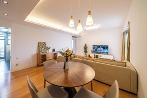 Superior Apartment, 3 Bedrooms, Kitchen, City View | Living room