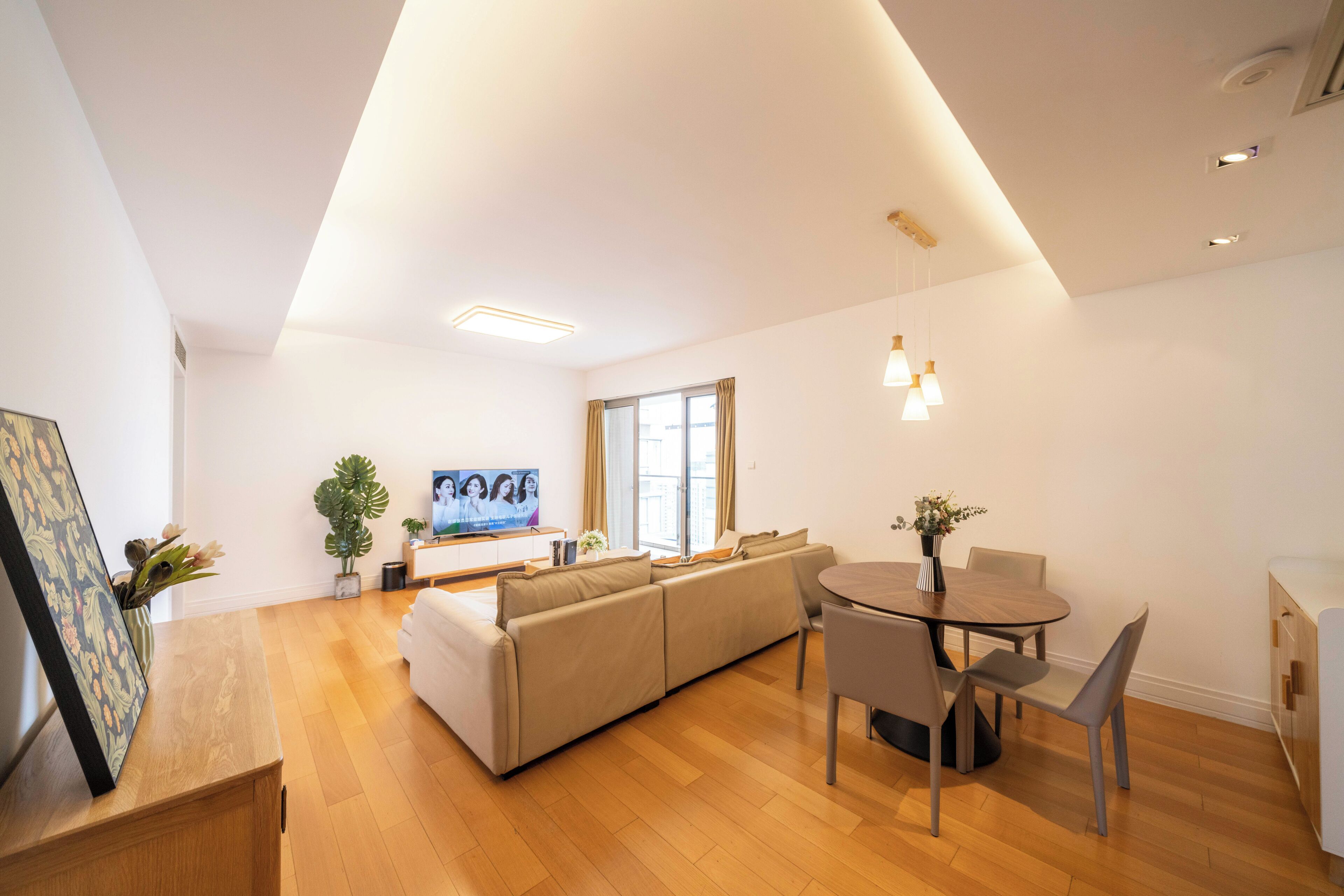 Superior Apartment, 3 Bedrooms, Kitchen, City View | Living room | Smart TV