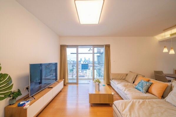 Superior Apartment, 3 Bedrooms, Kitchen, City View | Living room