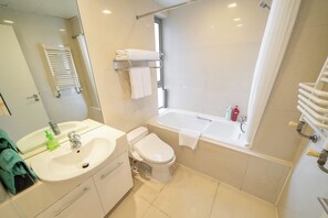 Superior Apartment, 3 Bedrooms, Kitchen, City View | Bathroom