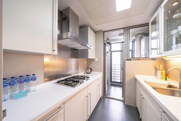 Superior Apartment, 3 Bedrooms, Kitchen, City View | Private kitchen