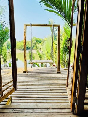 Deluxe Double Room, Sea View | Bathroom | Free toiletries, towels, soap, shampoo