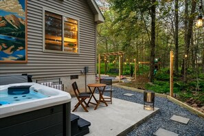 Outdoor spa tub - Poconos Pines Escape • Sauna • Hot Tub •Playground (Pocono Lake)